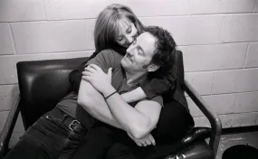 Bruce Springsteen and Patti Scialfa (Fort Monmouth, 1999)