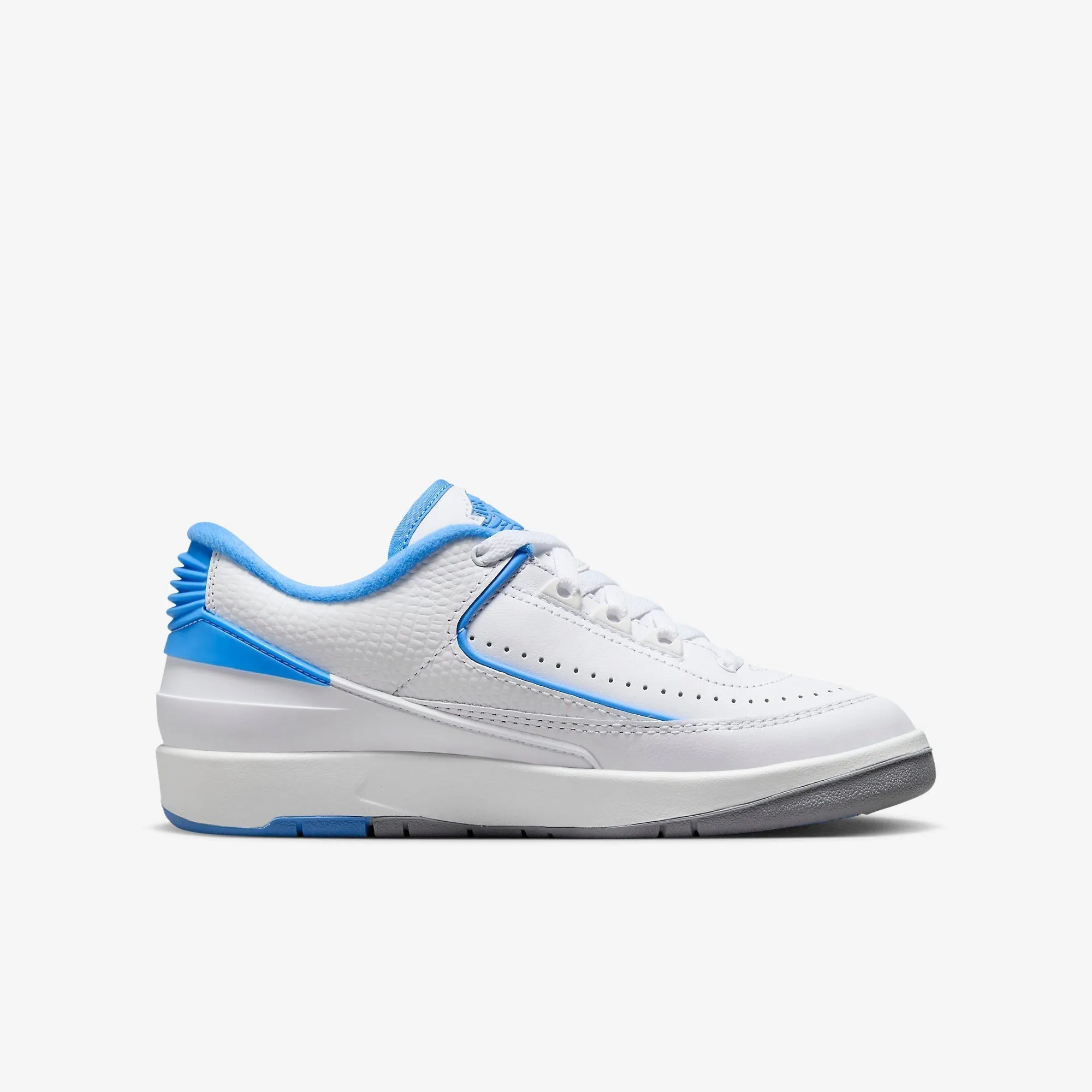 (GS) Air Jordan 2 Retro Low 'UNC / University Blue' (2023) FJ6869-104