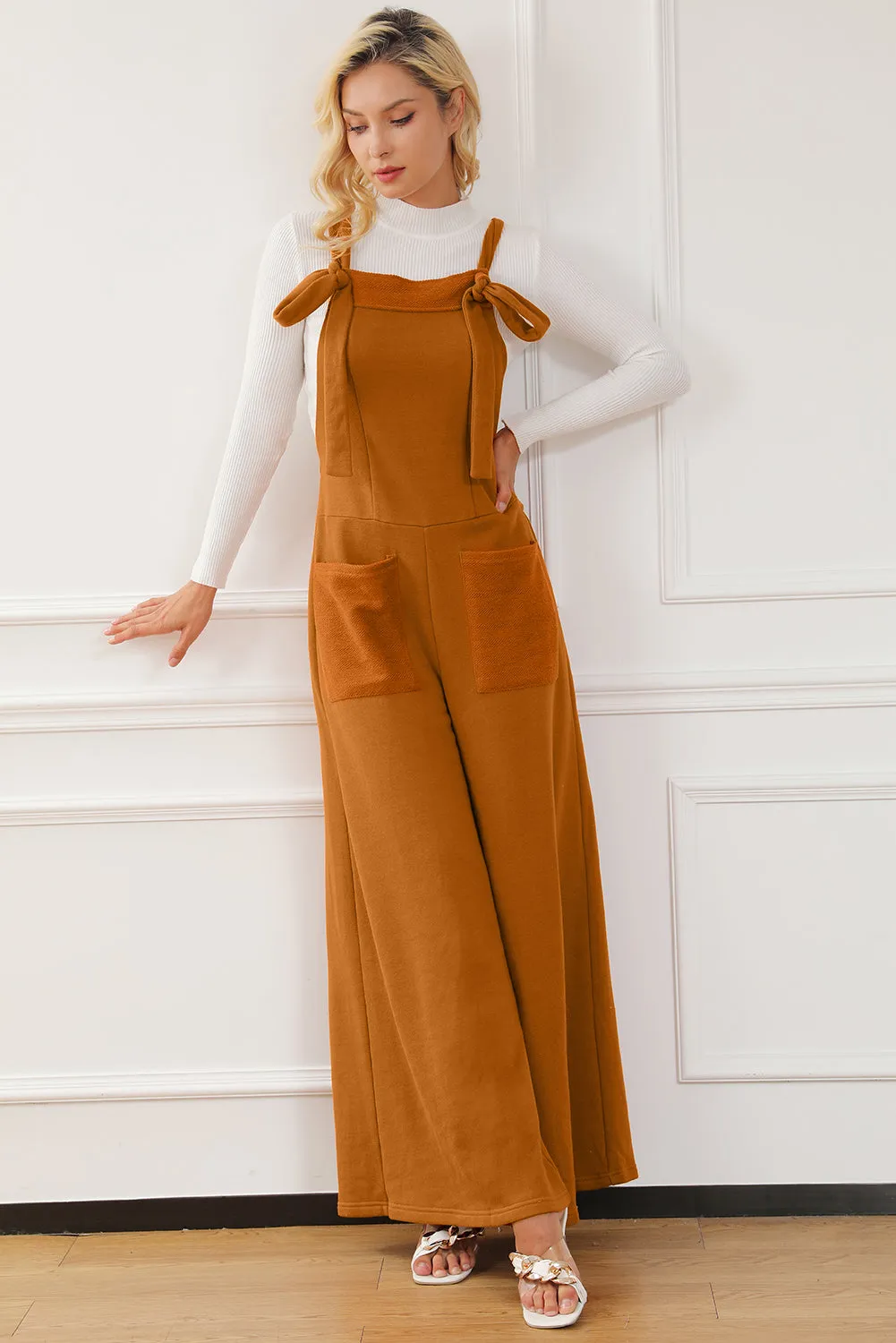 Jumpsuit mit Taschen, eckigem Ausschnitt und breiten Trägern