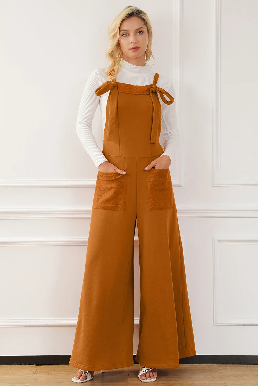 Jumpsuit mit Taschen, eckigem Ausschnitt und breiten Trägern