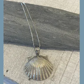 Medium Scallop Shell Pendant (RA)